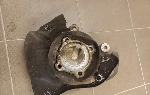 BMW 5 E39 Front wheel hub spindle knuckle
