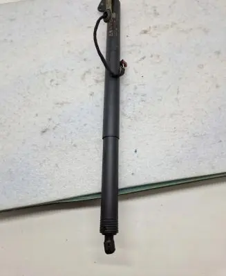 Volkswagen PASSAT B8 Tailgate strut 3G9827851G