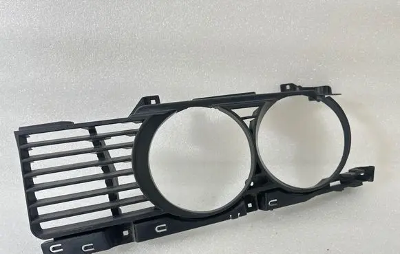 BMW 5 E34 Under headlight/headlamp trim 843174