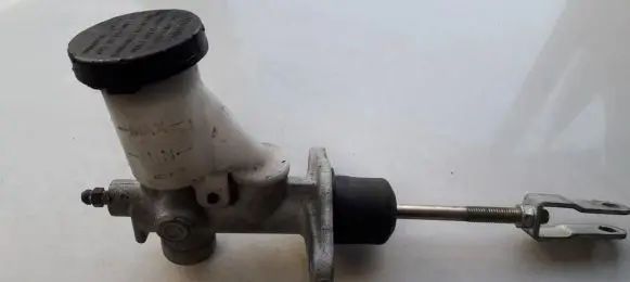 Subaru Legacy Clutch master cylinder AM98