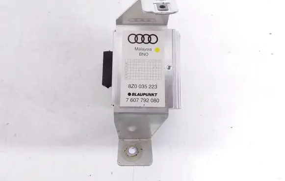 Audi A2 Sound amplifier 8Z0035223