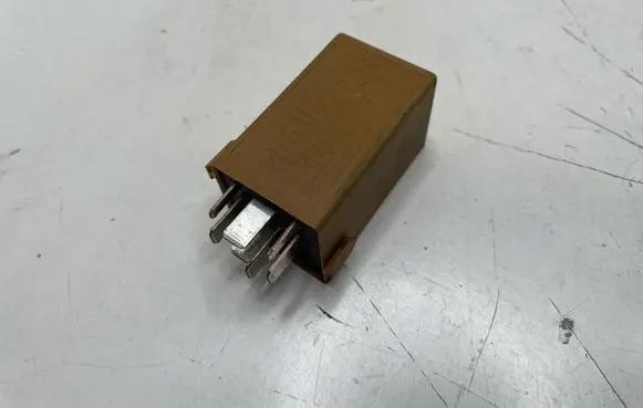 BMW X3 E83 Window control relay 61368384505 V23141B3001X15
