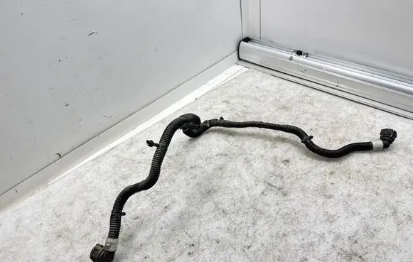 Tesla Model Y Electric car engine cooling hoses/pipes 107759500E