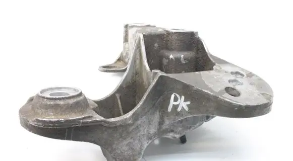 Audi A4 S4 B7 8E 8H Engine mounting bracket 8E0199351H