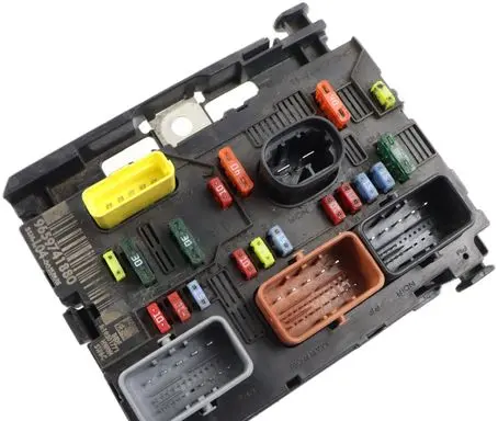 Peugeot 307 Fuse module 9659741880