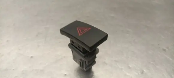 Toyota Avensis T270 Hazard light switch 8433205070