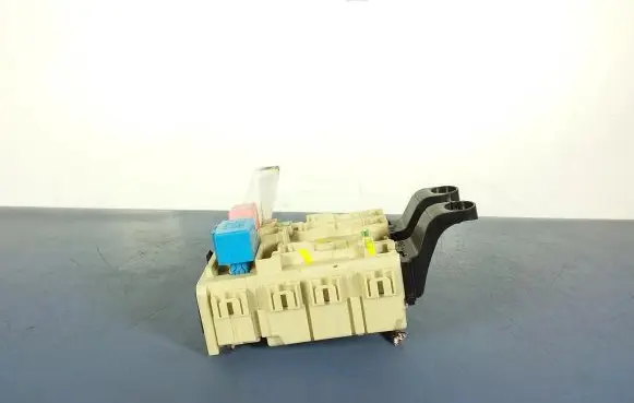 Toyota Avensis T270 Fuse box set 82730-05720