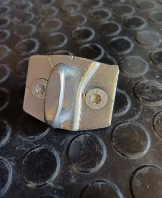 BMW 5 F10 F11 Rear door lock loop/hook striker 731254