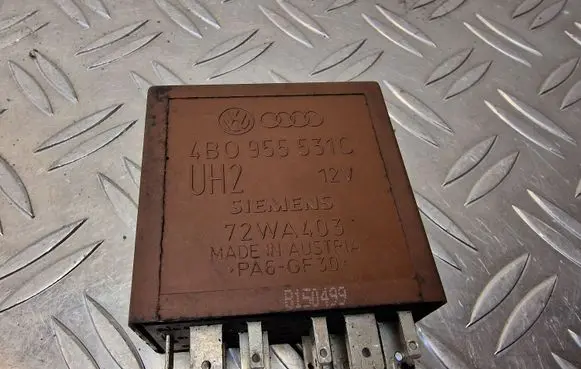 Audi A8 S8 D2 4D Window wiper relay 4B0955531C