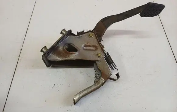 Toyota Previa (XR30, XR40) II Clutch pedal 