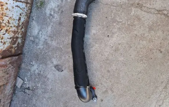 Volkswagen Caddy Intercooler hose/pipe 04L145762CC