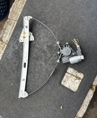 Mazda 3 I Front door window regulator with motor G2205858X CM011750 TD778614