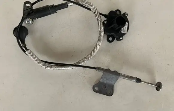 Audi Q7 4M Gear shift cable linkage 4M1713035B 4M0713045E
