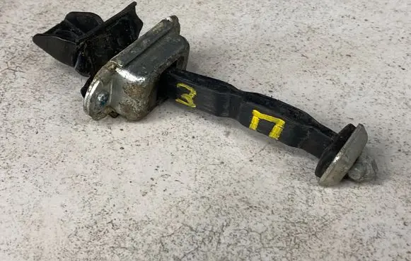 Skoda Octavia Mk2 (1Z) Rear door check strap stopper 