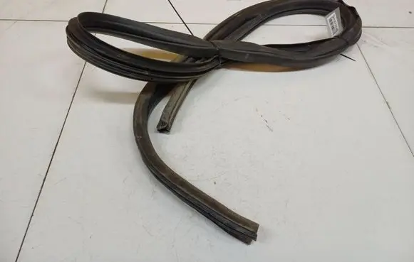 Dodge Stratus Rubber seal rear door
