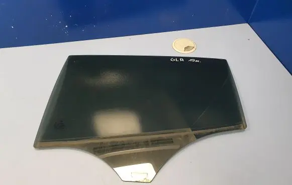Mercedes-Benz GLA W156 Rear door window glass