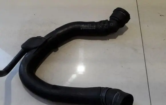 Volkswagen PASSAT B5 Engine coolant pipe/hose 8d0121101t