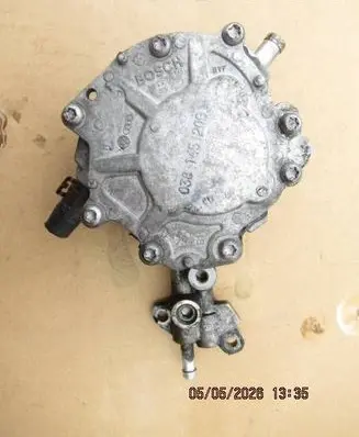 Volkswagen Golf VI Vacuum pump 038145209 V112