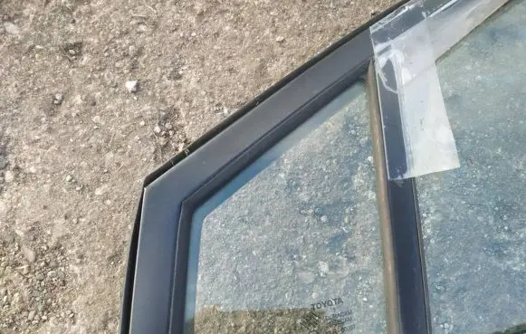 Toyota Corolla Verso AR10 Front door vent window glass four-door 