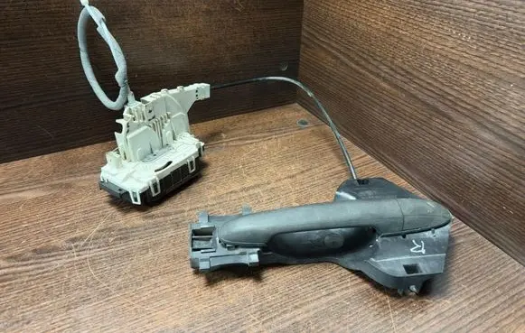 Volkswagen Crafter Front door lock 9067201735 A9067201735