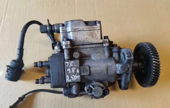 Jeep Cherokee XJ Fuel injection high pressure pump 57100652
