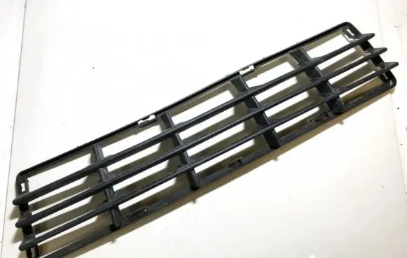 Volvo V50 Front bumper lower grill