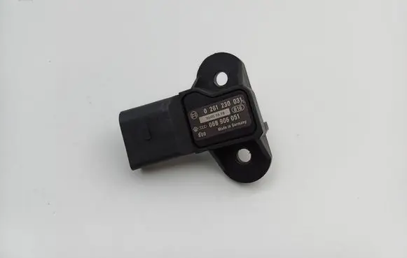 Volkswagen Touran I Air pressure sensor 0261230031 06B906051