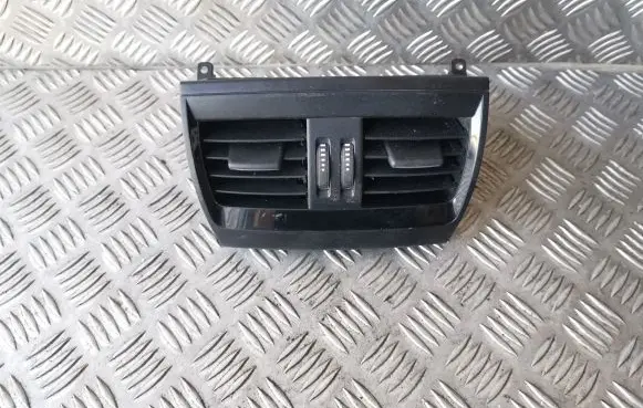 Rear air vent grill