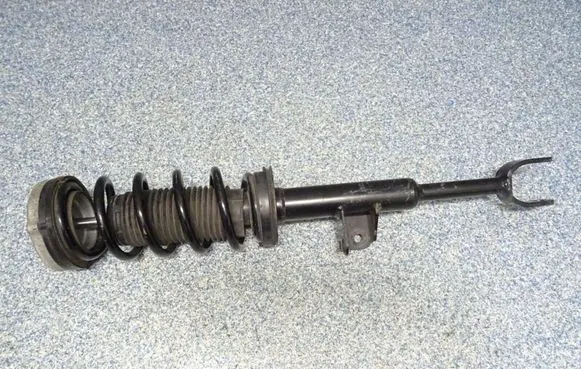 BMW 5 G30 G31 Front shock absorber with coil spring 6866597