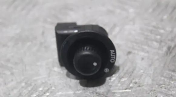 Land Rover Discovery 4 - LR4 Wing mirror switch