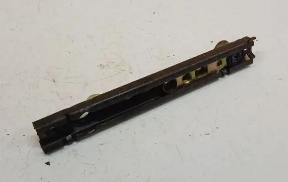 Renault Scenic I Seat belt adjustment rail 00071198