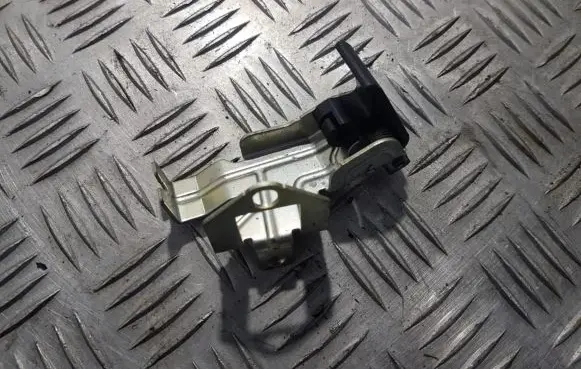 Honda CR-V Fuel tank opening switch 
