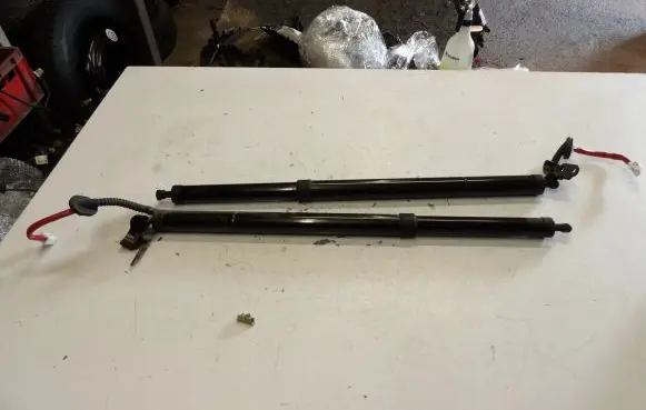 Mazda CX-5 II Tailgate/trunk strut/damper