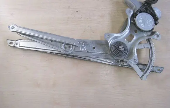 Toyota Land Cruiser (J150) Front door window regulator with motor 8572075010