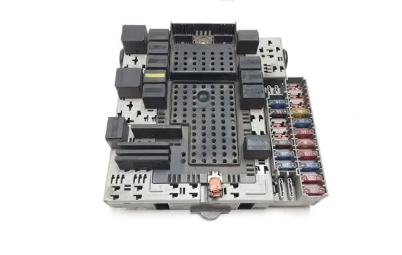 Volvo XC90 Fuse module 08679899