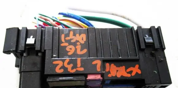 Nissan X-Trail T32 Fuse module 243817990A 7264576330 7154576330