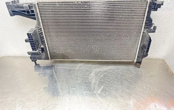 Opel Astra J Coolant radiator 13281773 1740A 8135