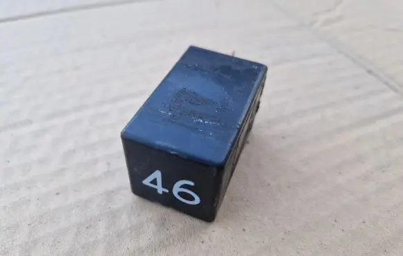 Volkswagen Golf II Glow plug pre-heat relay 191919481