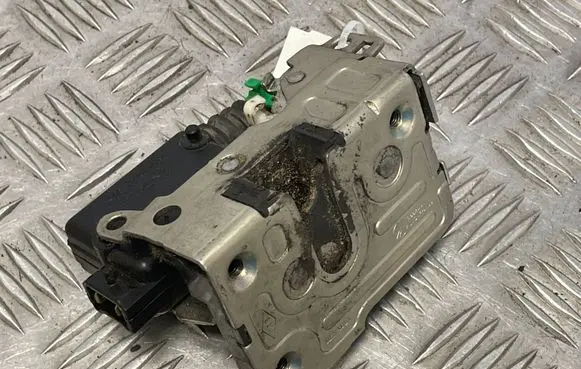 Iveco Daily 35 - 40.10 Front door lock