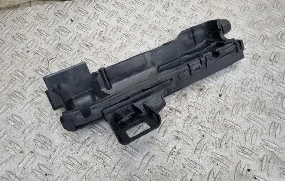 Radiator mount bracket