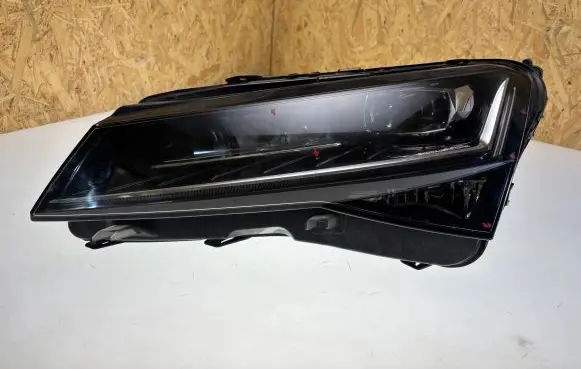 Skoda Superb B8 (3V) Headlight/headlamp 3V1941015D C09824