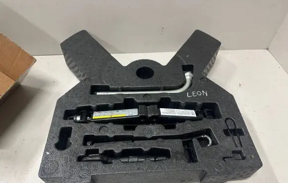 Seat Leon (5F) Tool set 5Q0011031D 5F0012109D