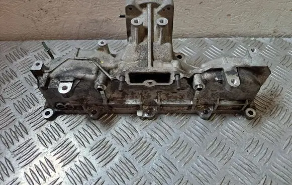 Toyota Avensis T270 Intake manifold 171010R020