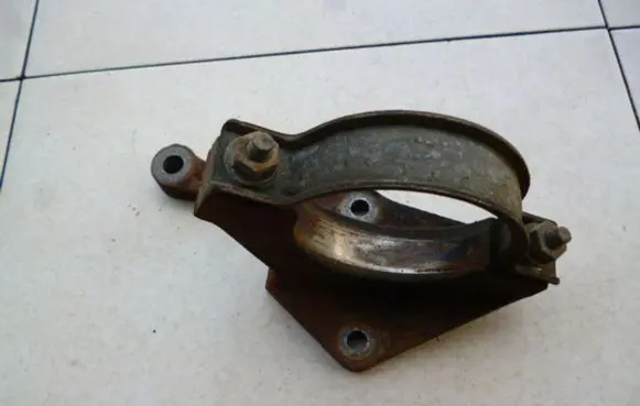 Ford Focus Engine mounting bracket 3S413K305EB