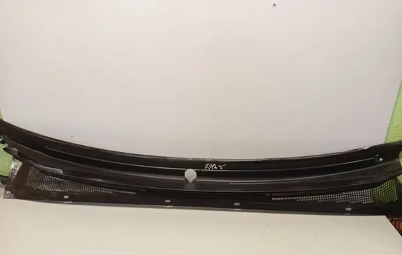 Ford Ranger Wiper trim US1650790