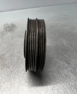 Volkswagen PASSAT B5.5 Crankshaft pulley 038105243F