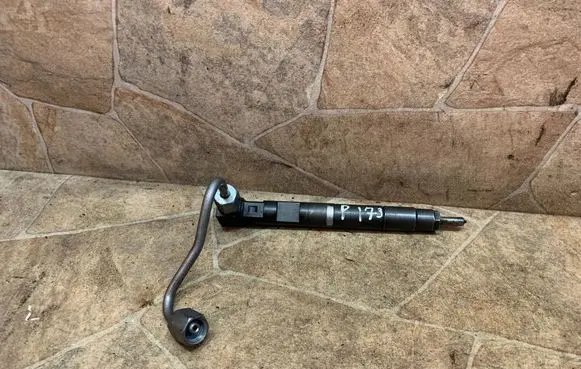 Mercedes-Benz C W204 Fuel injector A6510704987