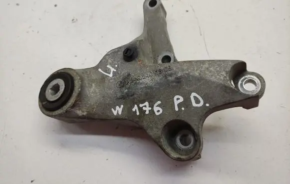 Mercedes-Benz A W176 Engine mounting bracket A2462401309