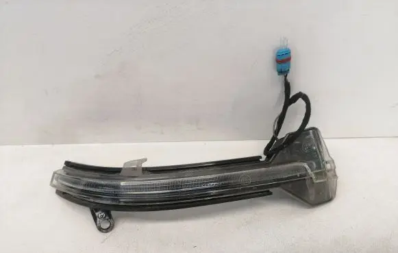 BMW 7 F01 F02 F03 F04 Mirror indicator light E0169102