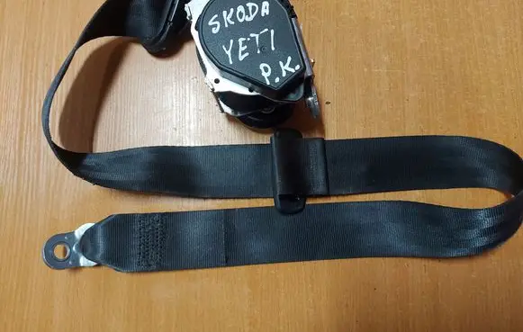 Skoda Yeti (5L) Front seatbelt 5L2857701C